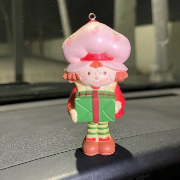 Vintage 1980s Strawberry Shortcake Figurines Statues Ornaments Christmas USED! - Picture 4 of 7